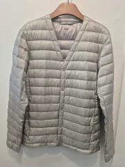 ユニクロ ウルトラライトダウン M 銀色