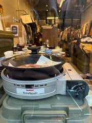 【東あずま店　併売品】　＠　iwatani　岩谷　カセットコンロ　イワタニ ビストロの達人 プラス シルバー　CB-BST-PLS　レシピ・取扱説明書付き