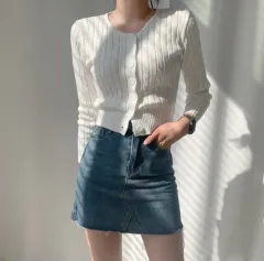 ブラック ケーブル編み クロップド ニット カーディガン