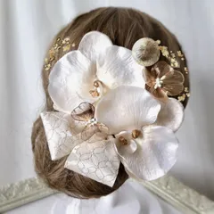 胡蝶蘭和装髪飾り シャンパンカラーの胡蝶蘭とメタルパーツの髪飾り 結婚式 卒業式 成人式 七五三