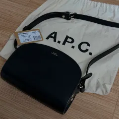 A.P.C. ハーフムーンバッグ