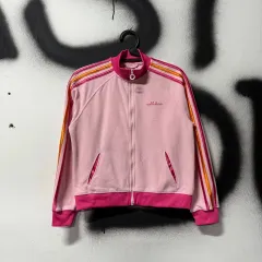 アディダス 刺繍 ディテール コットン 3本線 クロップド トラックジャージ ピンク