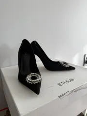 ザラ(ZARA) ブラック スウェード キュービック ヒール 38 245mm