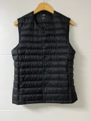 ユニクロ(UNIQLO) 軽量 ダウン ベスト s