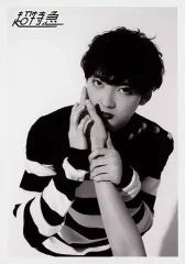 【中古】生写真(男性) 超特急/ユーキ(村田祐基)/上半身・モノクロ・衣装白・黒・ボーダー柄・下から手・両手掴み・頬・背景白/「BULLET TRAIN Arena Tour 2018 GOLDEN EPOCH」大阪12/26公演限定 生写真セット第64弾