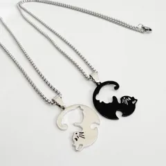 【海外限定品】ネコペアネックレス（モノクロ）カップルシルバーブラックアクセサリー黒猫