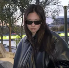 BLACKPINK ジェニ サングラス ジョンウォン(JUNGWON) ランニング Ray-Ban レイバン OAKLEY オークリー ゴーグル mont-bell(モンベル) メガネ