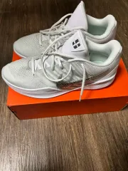 ナイキ サブリナ