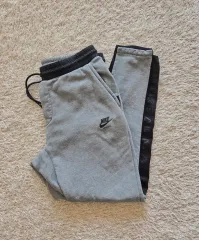 ナイキ エアマックス トレーナー グレー パンツ