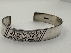 【美品】ホピ族 Raymond Kyasyousie 作 オーバーレイ バングル 美品】ホピ族 Raymond Kyasyousie 作 オーバーレイ バングル - メルカリ