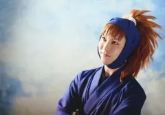 【中古】生写真(男性) 久下恭平(鉢屋三郎)/横型・バストアップ・衣装青・左向き・口閉じ・キャラクターショット/「ミュージカル 忍たま乱太郎 第8弾 再演 がんばれ五年生!技あり、術あり、初忍務!!」ブロマイド第2弾