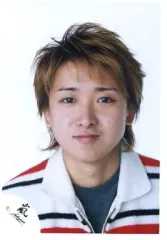 【中古】生写真(ジャニーズ) 嵐/大野智/顔アップ・衣装白黒赤・背景白/公式生写真