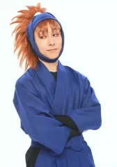 【中古】生写真(男性) 久下恭平(鉢屋三郎)/上半身・衣装青・腕組み・目線左・背景白・キャラクターショット/「ミュージカル 忍たま乱太郎 第8弾 再演 がんばれ五年生!技あり、術あり、初忍務!!」トレーディングブロマイド