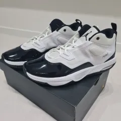 ナイキ ジョーダン ステイロイヤル3 280 新品