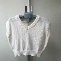 アイボリー クロップド ニット ベスト (新品)