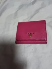 プラダの財布