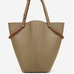 Aimeine ベッセルシェイプビックトートバッグ - メルカリ