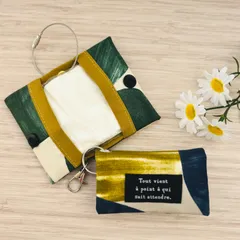 キーホルダーみたいなポケットティッシュケース　モザイク柄（2色）オシャレ　花粉症　プレゼント　男性やお子様にもオススメ