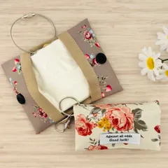 キーホルダーみたいなポケットティッシュケース　バラ（2種類） オシャレ　花粉症　プレゼント　男性やお子様にもオススメ