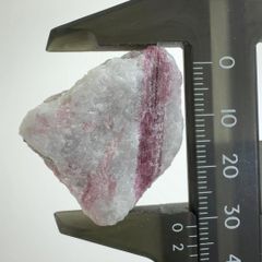 【E32901】 緑柱石 を伴う 石英中の ピンクトルマリン ピンク トルマリン 電気石 ベリル クォーツ 天然石 鉱物 原石