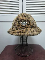 アディダス ヒョウ柄 レオパード ファー バケットハット