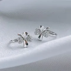 A228 クローバー シルバー　S925 上品 両耳 ペア レディース かわいい 上品　幸運 イヤーカフ 小ぶり　小さめ　ミニ