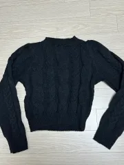 ブラック クロップド ケーブル編み ニット (新品)
