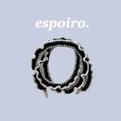 【ハンドメイド・完成品】スマホストラップ　スマホショルダー　ショルダーベルト　パール　フリル　crochet クロシェ 黒　白　ラメ　ブラック　ホワイト　コットン