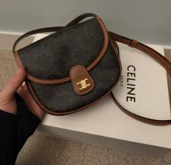 新品同様 セリーヌ トリオンフ キャンバス & カーフスキン ミニ ヴェサチェ タン