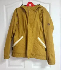 FILA レディース フード キルティング ジャケット マスタード