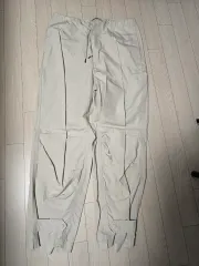 アイボリ色 カーゴ ジョガー パンツ