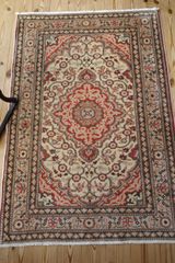 ペルシャ絨毯 イラン シルク100% クム産 コム産 約123cm×82cm ペルシャ絨毯 イラン シルク100% クム産 コム産 約123cm×82cm - メルカリ