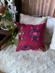 アルメニアとトルコの国境カルスキリムのクッションカバー織もしっかりした素敵なキリム！一枚で素敵なインテリア！キリムのある素敵な暮らしは如何てすか？