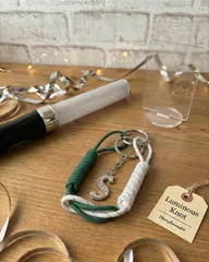 推しとの絆を結ぶ♡ Luminous Knot イニシャルチャーム キーホルダー パラコード ハンドメイド