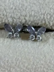 外科的 蝶々 ピアス（アレルギー X ）