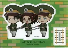 【中古】アクリルスタンド・アクリルパネル リヴァイ＆ハンジ＆エルヴィン 電車ごっこSD アクリルスタンド 「進撃の巨人」 TBS限定