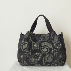 ハンドメイド　トートバッグ　お散歩バッグ　チューリップバッグ　バルーンバッグ　ミニトート　ちょうど良いサイズ　ショルダーバッグ　Dカン付き　北欧花柄