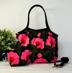 【裁縫ストア・ボヌール】大人かわいい　北欧風  花柄　ストックの花　ピンクの大柄　トートバッグ　グラニューバッグ　ミニポーチ　ショルダーバッグ　ショルダーストラップ付き　 ハンドメイド　ゴージャス/ №500-732