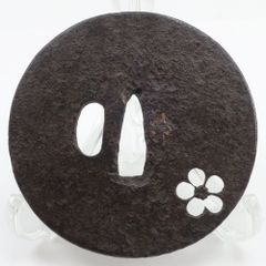 時代刀装具 鉄製 梅透かし文 鍔 鉄製 _ 骨董品 - メルカリ