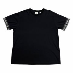 美品☆現行モデル・ティッシ期☆バーバリー☆袖ロゴ入りTシャツ 黒 
