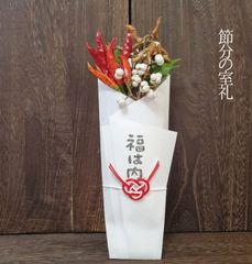 神聖な植物 日陰葛(ヒカゲノカズラ)のリース～南天とオタフクナンテン