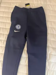 ナイキ チェルシー スリムフィット ズボンs