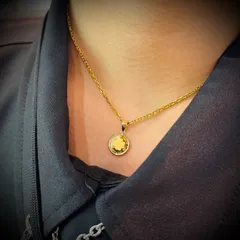 送料無料 四つ葉モチーフ k24コインペンダント ラウンド ペンダントトップ K18枠 ゴールド チャーム トップのみ チェーン無し メンズ レディース ゴールドネックレス 兼用 小ぶり 上品 プレゼントにも