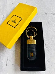 FENDI Fマーク レザーキーリング ブラック 箱付き