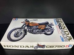 未組み立て　一部ランナー落ちあり　プラモデル タミヤ 1/6 ホンダ ドリｰム CB750 FOUR オｰトバイシリｰズ No.1