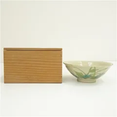 京焼　井上春峰造　色絵草花文平茶碗（保護箱）  茶道 抹茶 おしゃれ 抹茶茶碗 抹茶碗 和食器 レトロ 茶器 骨董 茶わん 茶会 茶の湯 夏 8月 夏