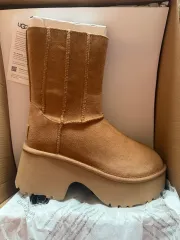 UGG アグ クラシック ツインシム ニューハイツ（US7）(NewJeans ハニ 着用)