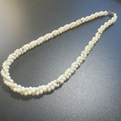 アイボリーの珊瑚ネックレス41cm - メルカリ
