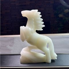 翔る白馬の置物 白磁 鍋島 大五作 桐箱入 - メルカリ