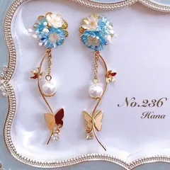 No.236　水色のお花　蝶パール　本物のお花のピアス　イヤリング